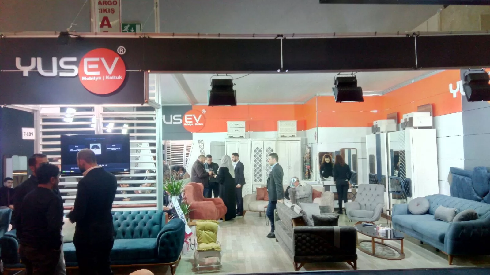 Yusev Mobilya Maxima Booth